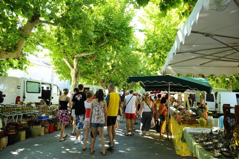 Marché estival lundi matin